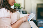 Keeping track of her pregnancy online