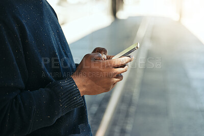 African American businessman using a cellphone in the city