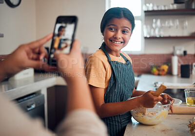 https://photos.peopleimages.com/picture/202212/2572256-baking-girl-and-phone-picture-of-a-child-cooking-in-home-kitchen-with-a-proud-smile-about-learning.-happy-cooking-development-and-kid-in-a-house-helping-to-make-cookies-with-mom-and-mobile-photo-fit_400_400.jpg