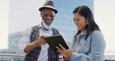 Tablet, team work or ceo and employee on rooftop planning a SEO strategy for online content marketing in a digital agency. Leadership, senior black man or mentor talking or speaking of business goals