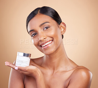 Skincare Concept: Back Of Beautiful Woman With Soft Skin Putting Skincare  Product (cream) On Her Back Stock Photo, Picture and Royalty Free Image.  Image 5362013.