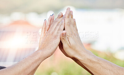 Premium Vector  High five hand drawn lettering two hands clapping in high  five gesture teamwork friendship unity