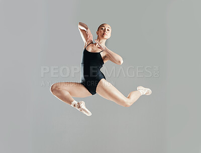 Ballet Danza Zapatos Mujer Piso Estudio Estirándose Para Arte Clase:  fotografía de stock © PeopleImages.com #609990612