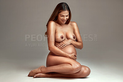  pregnant woman nude 